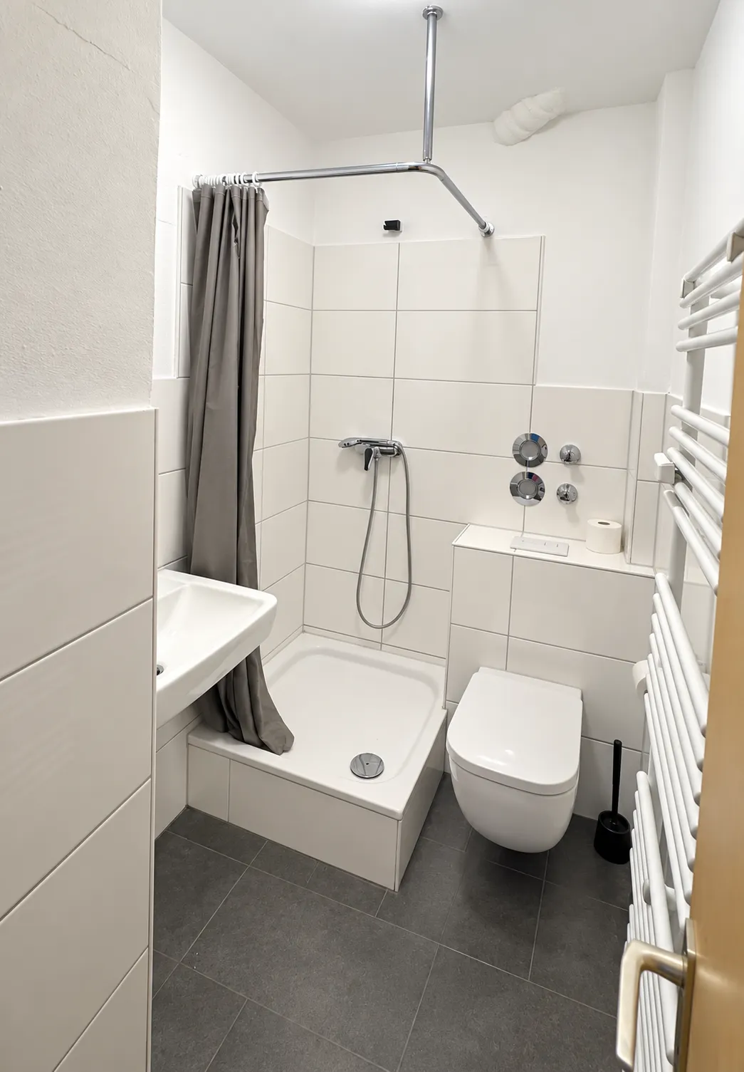 Wohnungsbeispiel: Bad mit Dusche und WC