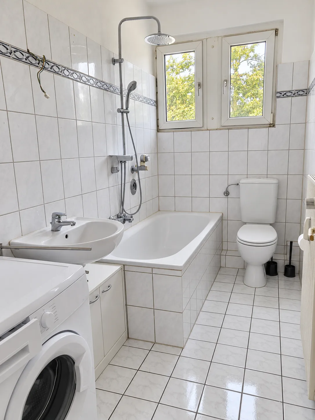 Wohnungsbeispiel: Bad mit Badewanne und Waschmaschine