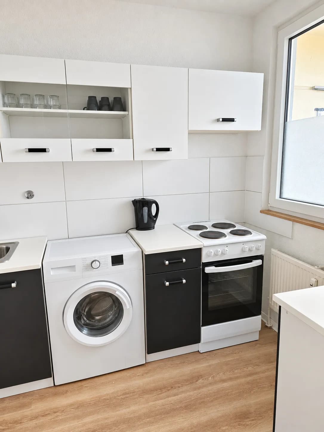 Küche mit Herd und Waschmaschine in der Wohnung in Bochum-Querenburg