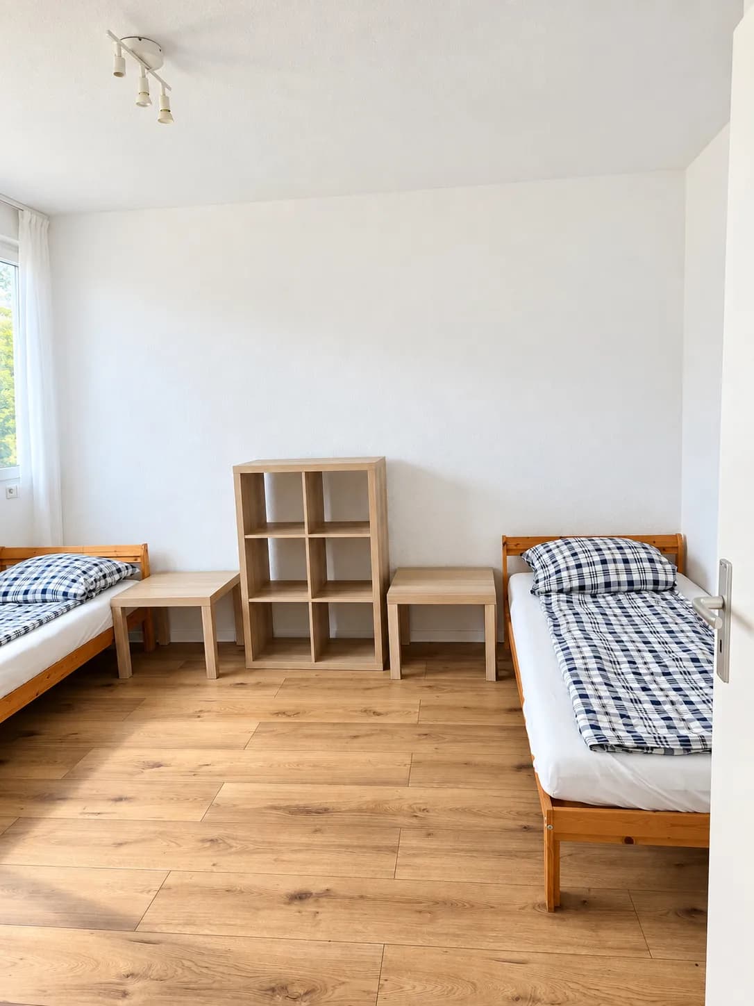 Schlafzimmer mit zwei getrennten Einzelbetten in derselben Wohnung in Bochum-Querenburg