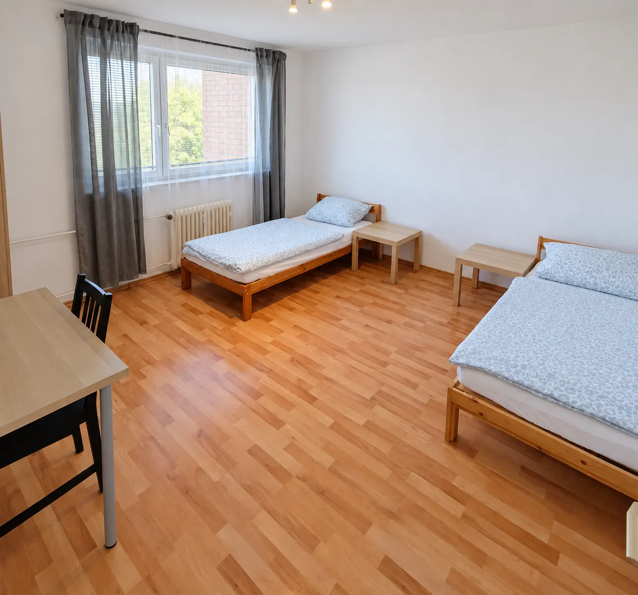 Weiteres Schlafzimmer mit zwei Einzelbetten in derselben Wohnung in Solingen-Mitte