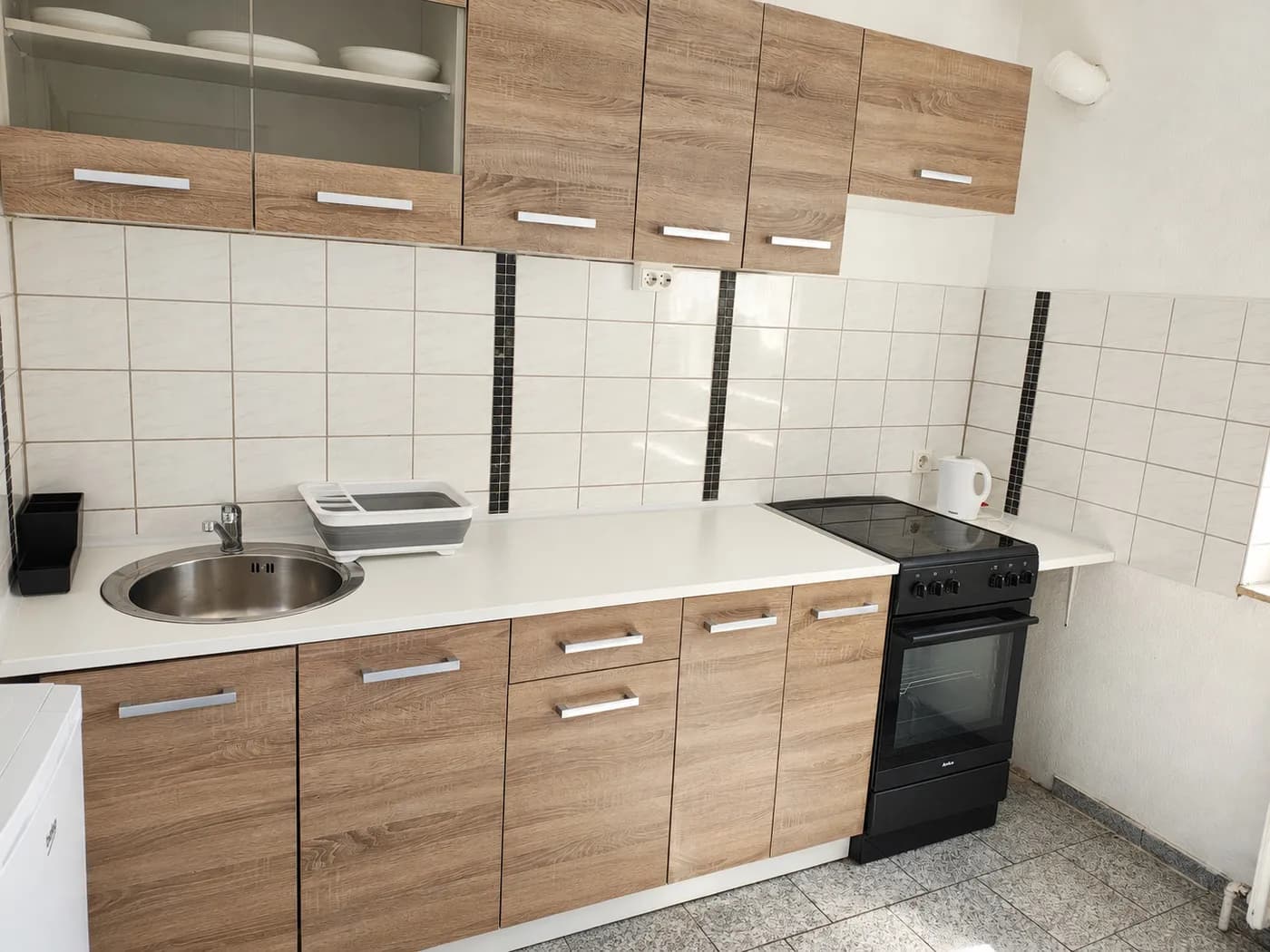 Küchenzeile mit Herd und Spüle in der Wohnung in Krefeld