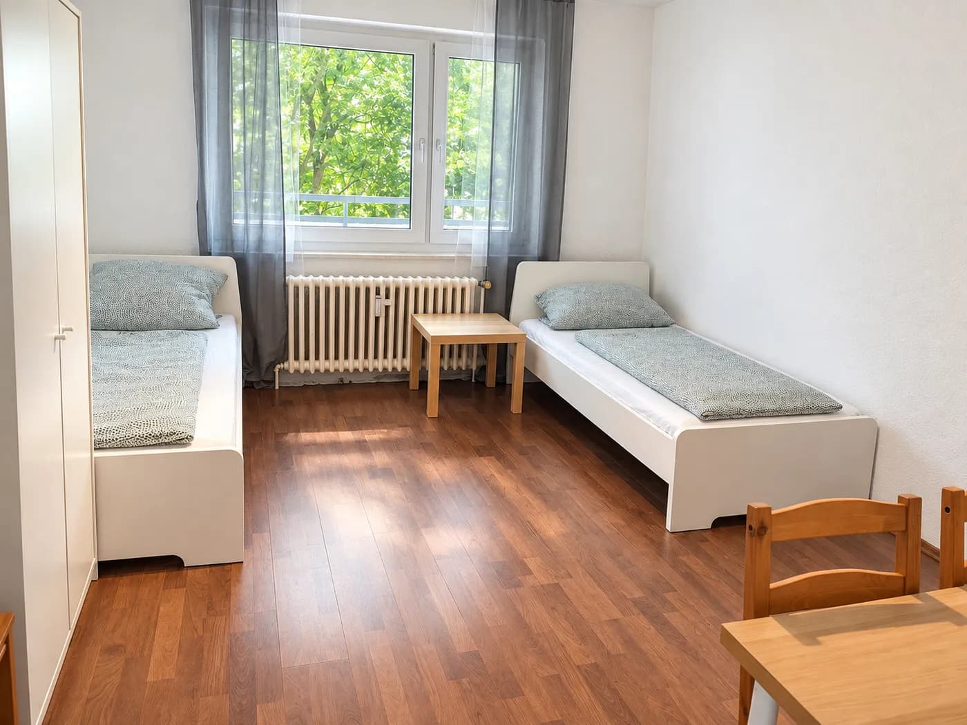 Zweites Zimmer mit zwei Einzelbetten in derselben Wohnung in Krefeld