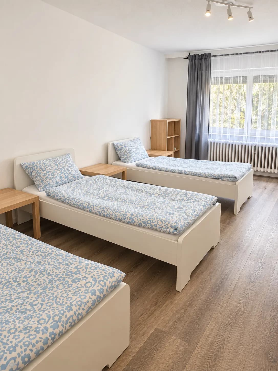 Dieselben drei Einzelbetten aus anderer Perspektive, Wohnung in Krefeld
