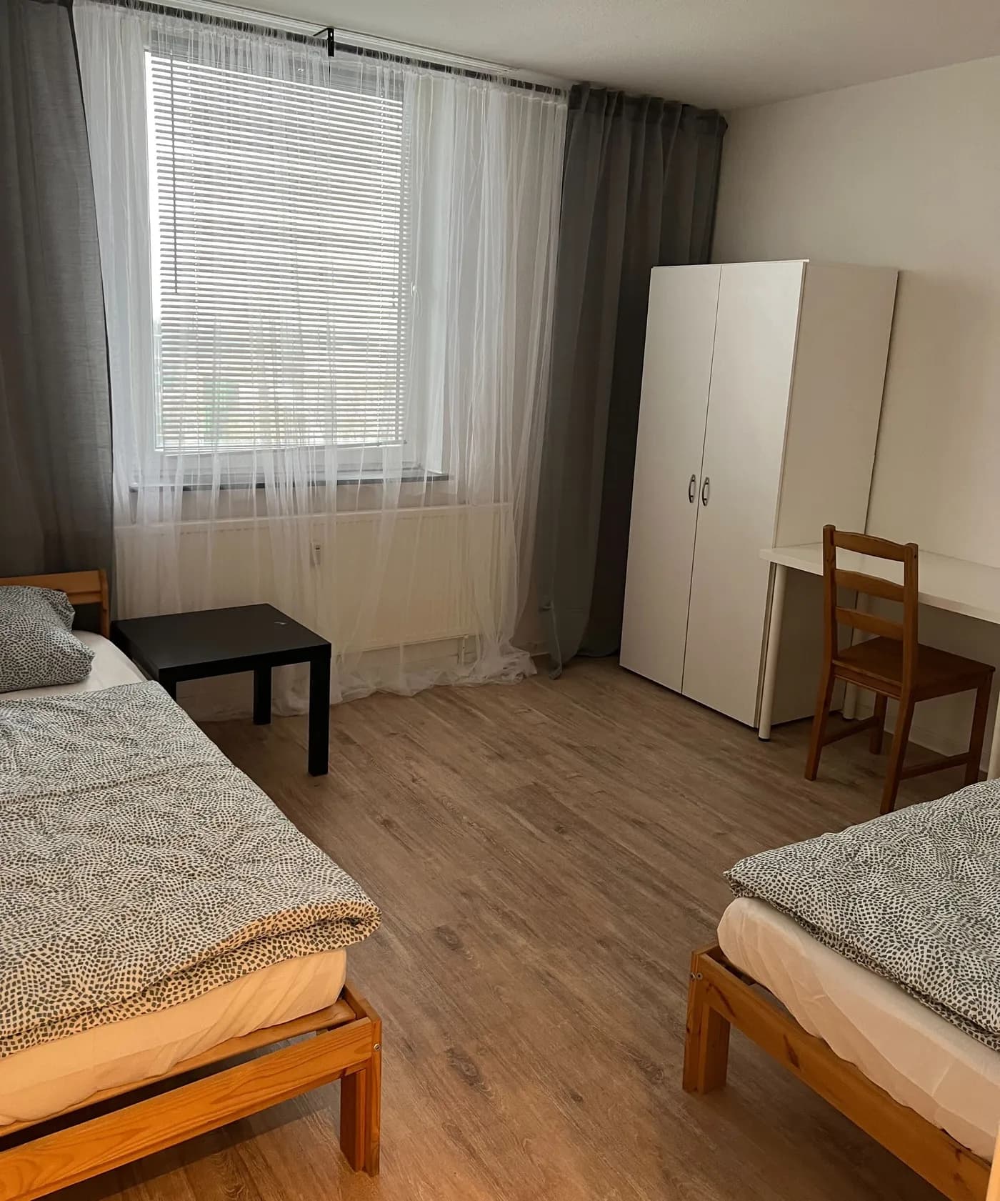 Geräumiges Mehrbettzimmer für ein Monteurteam in Neuss