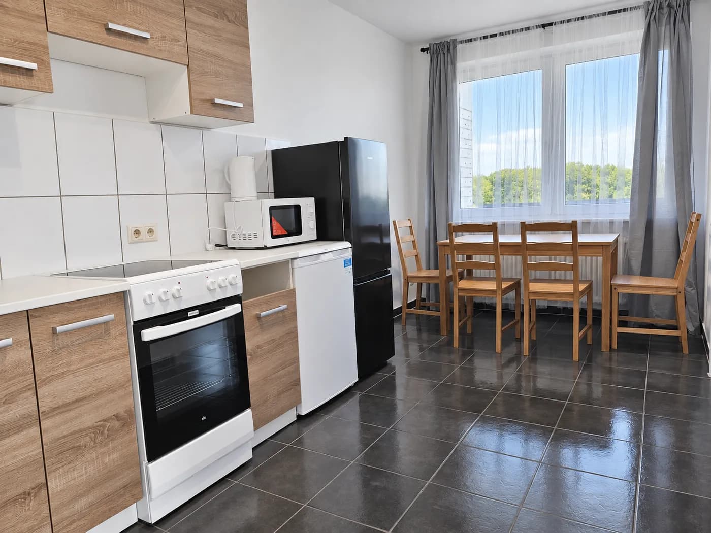 Küche mit Esstisch für vier Personen in der Wohnung in Wuppertal-Ronsdorf